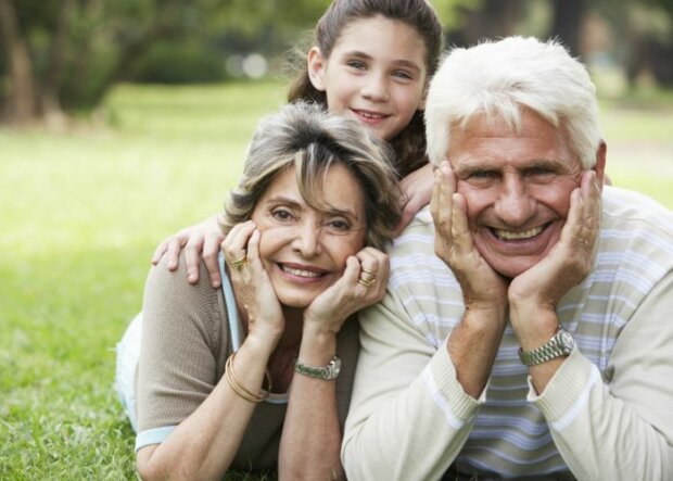 So halten Enkel ihre Großeltern gesund