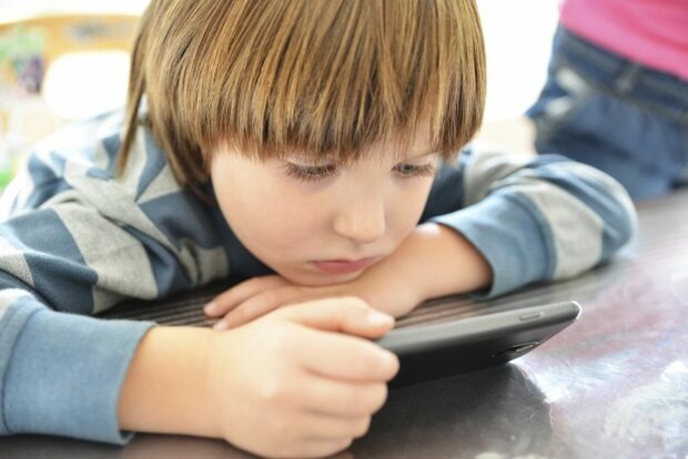 Internetsucht bei Kindern: Wann Smartphone und PC zur Gefahr werden