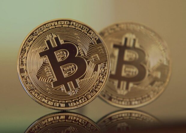 Bitcoin-Boom: Kurs steigt auf über 7.000 Dollar an