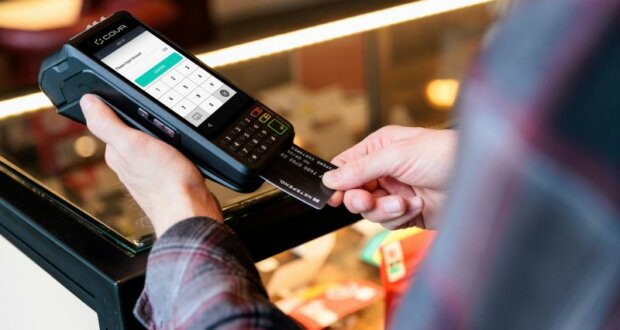 EC-Gerät an der Kasse cova-software-Xt545h_RVV8-unsplash