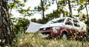 Mit dem VW T5 Camper unterwegs zu sein, bedeutet für viele Freiheit. Es hat aber nicht nur Vorteile. Die Enge ist für andere abschreckend.