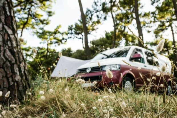 Mit dem VW T5 Camper unterwegs zu sein, bedeutet für viele Freiheit. Es hat aber nicht nur Vorteile. Die Enge ist für andere abschreckend.