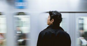 Pendeln - mit dem richtigen Angebot lässt sich sparen. Bild: amos-bar-zeev-IjA4vTJ3PHY-unsplash