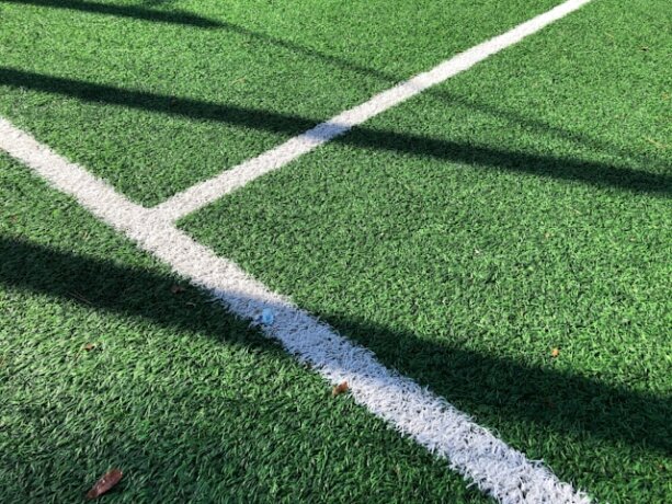 Sportplatzmarkierungen sind mit modernen Lösungen viel besser und schneller und nachhaltiger umzusetzen als früher.