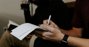 Detektive machen mehr als nur Schnüffeln. Sie müssen genau beobachten, die richtigen Schlüsse ziehen und sich dabei an geltendes Recht halten. Es ist ein sehr abwechselungsreicher Beruf.